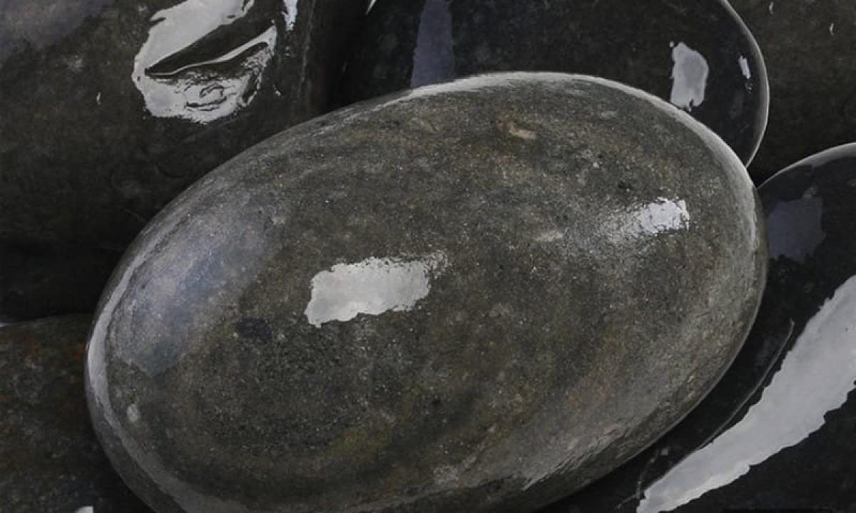 Mexican Beach Pebbles - Black (5-10 in)