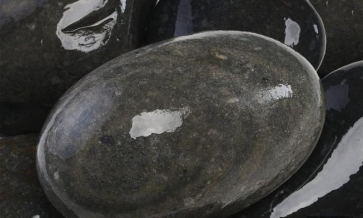 Mexican Beach Pebbles - Black (5-10 in)