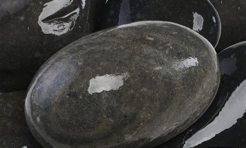 Mexican Beach Pebbles - Black (5-10 in)